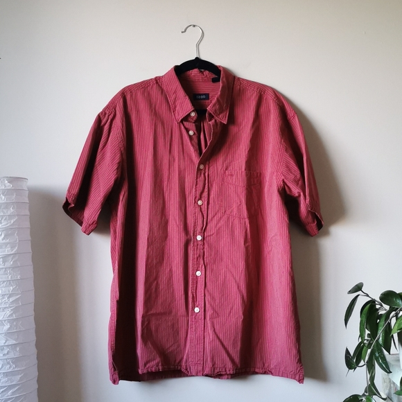 Men's Izod Button-Down Short Sleeve Shirt - Picture 2 of 6